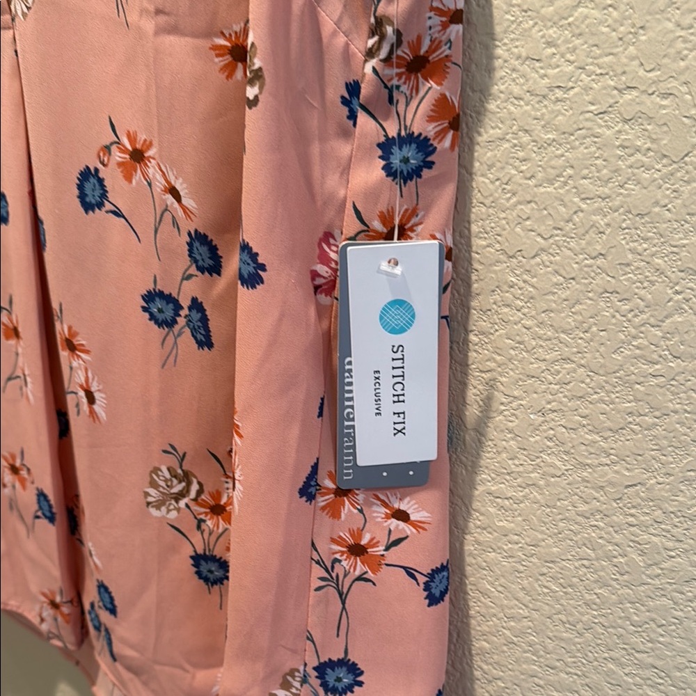 Daniel Rainn Pink Sleeveless Blouse with Buttoned Detail - Picture 4 of 5